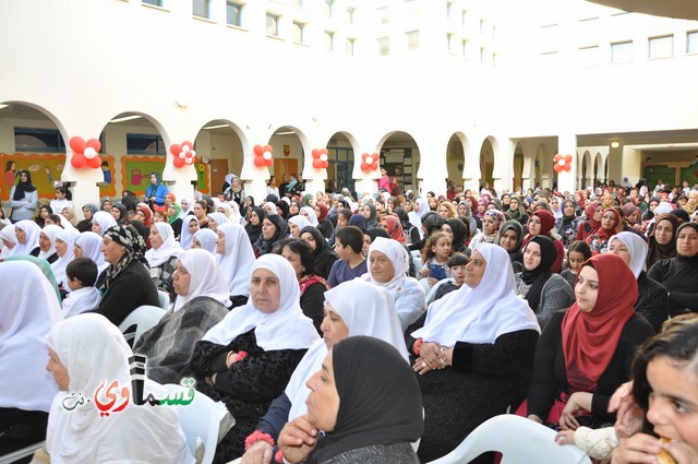  فيديو: مدرسة جنة ابن رشد تكرم امهات المعلمين في امسية ابداعية لطلابها بمشاركة الاباء والامهات ..